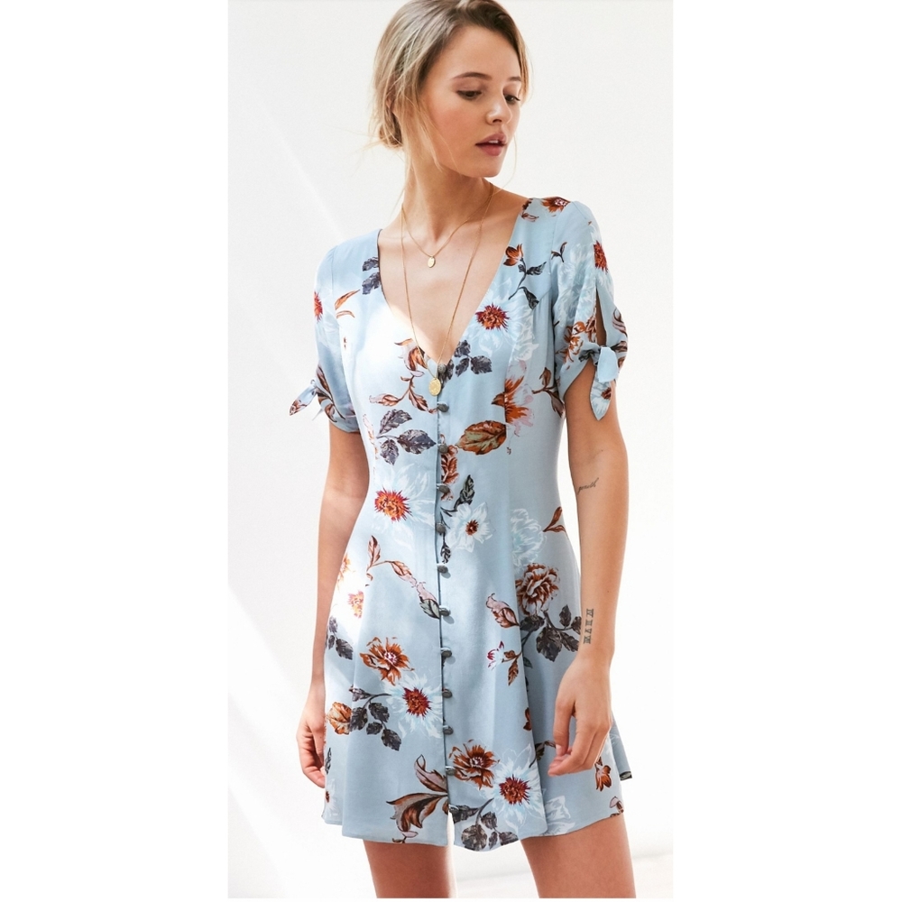 Kimchi Blue- Button-up flared dress w/ tie sleeves